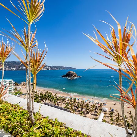 Emporio Acapulco Hotel Exterior foto View of the beach from the hotel