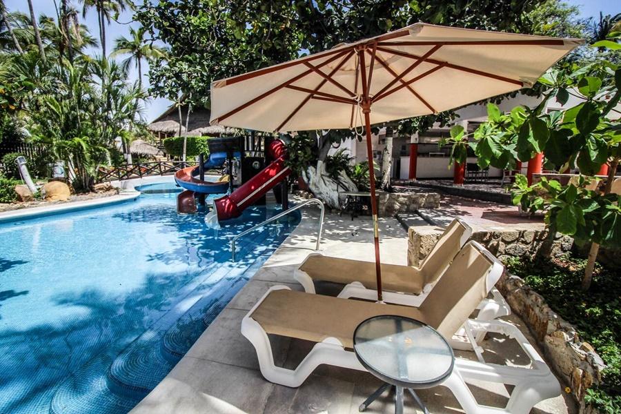 Emporio Acapulco Hotel Exterior foto The swimming pool at the hotel