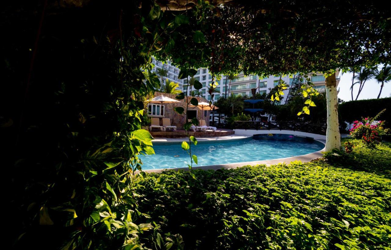 Emporio Acapulco Hotel Exterior foto The pool at the Hotel