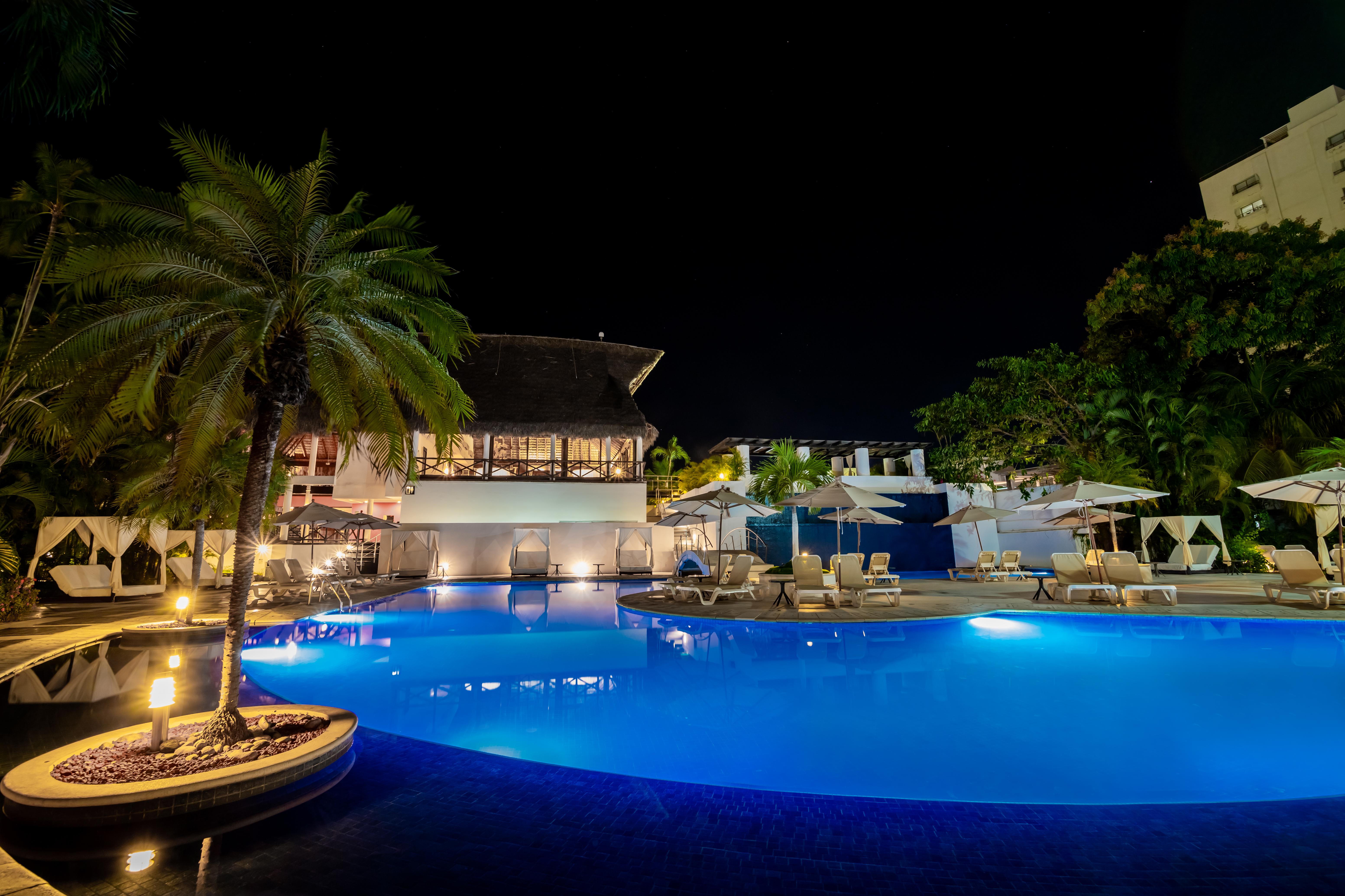 Emporio Acapulco Hotel Exterior foto The pool at the Royal Thai Beach Hotel