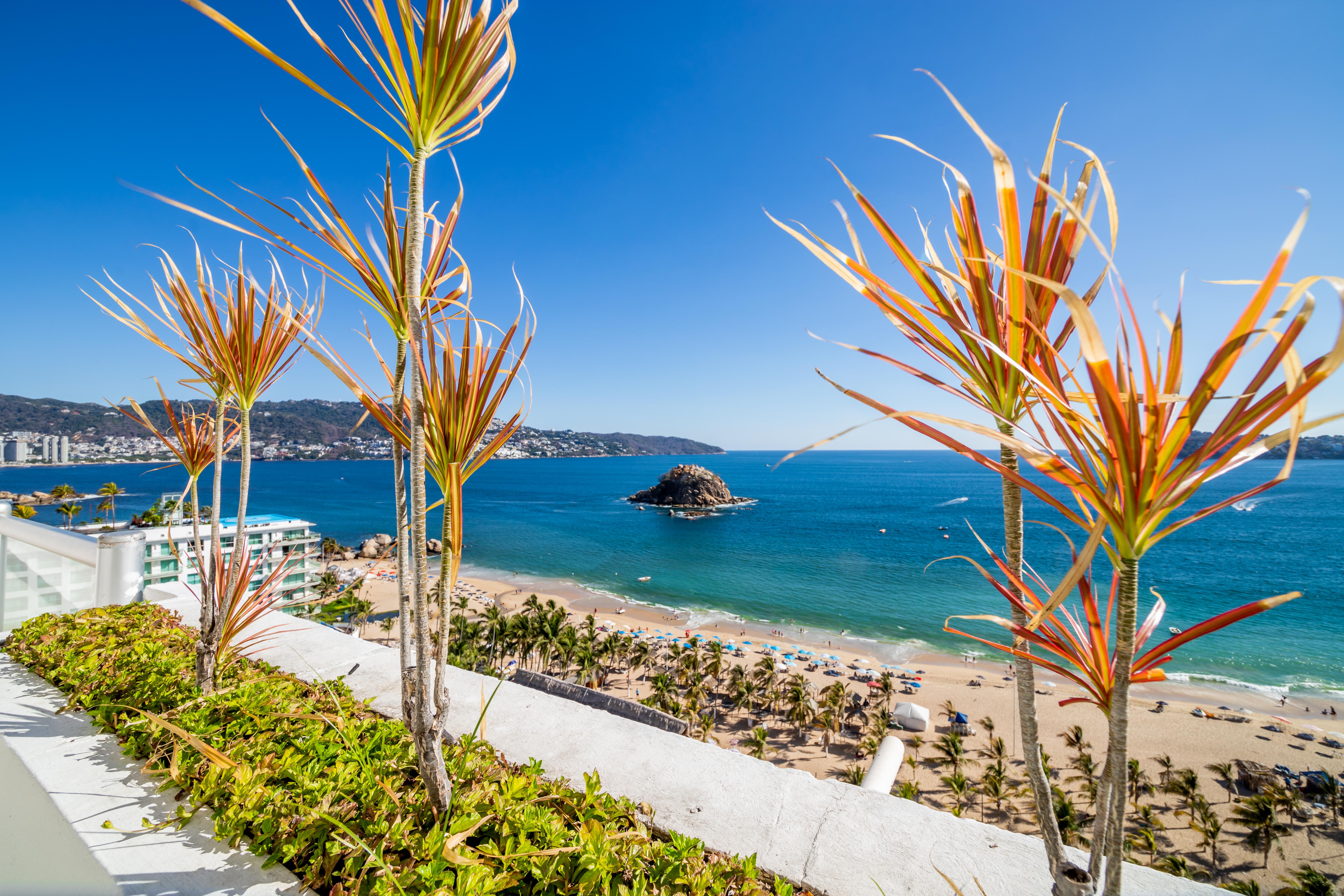 Emporio Acapulco Hotel Exterior foto View of the beach from the hotel